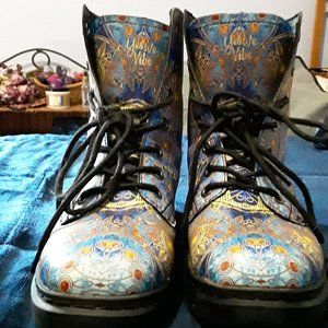 Yes We Vibe boots, Size 9.5